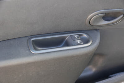 ルノー クリオRS シャシーカップ：電動ミラーすら備わらないのは全て軽量化のため