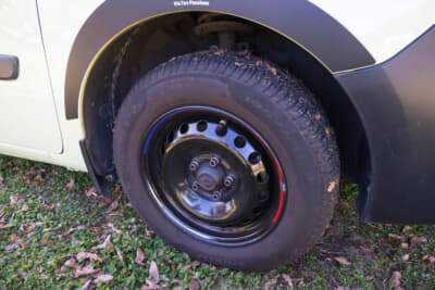 ルノー カングー クルール：ホイールはブラックのテッチンを装着