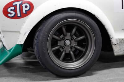 日産スカイライン2000GT：フロントのブレーキはR32型スカイライン・タイプM用を使っている