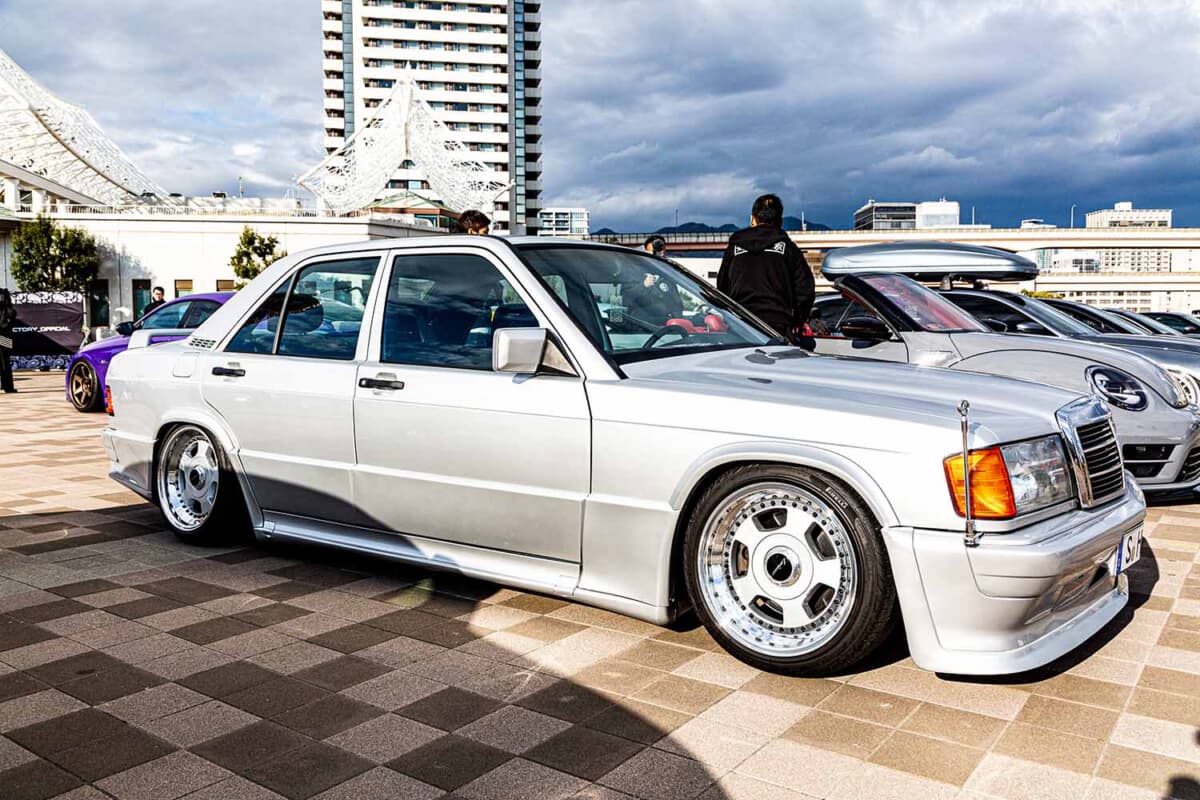 メルセデス・ベンツ「190E」を懐かしい「オッサンっぽいクルマ」に！ 決め手はコーナーポールとロリンザーホイールでした | AUTO MESSE  WEB（オートメッセウェブ） 〜クルマを文化する 〜