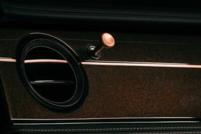 ベントレー バトゥール ザ・ブラックローズ:最大210gのホールマーク付き18Kローズゴールドが随所にあしらわれている