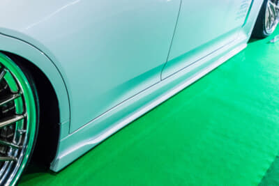 P's×Duexの製作したトヨタ クラウンセダン:エイムゲインのサイドアンダースポイラーを装着