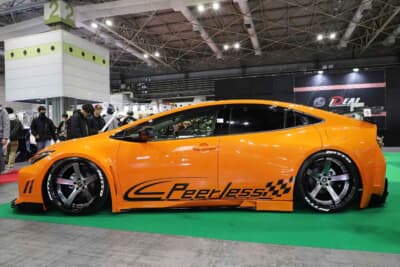 トヨタ プリウス:ホイールは、ワーク ブラックレーベルZEAST BST2の20インチ10.5Jのホイール