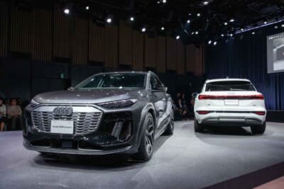 アウディ SQ6 e-tron（左）、アウディ Q6 e-tron（右）