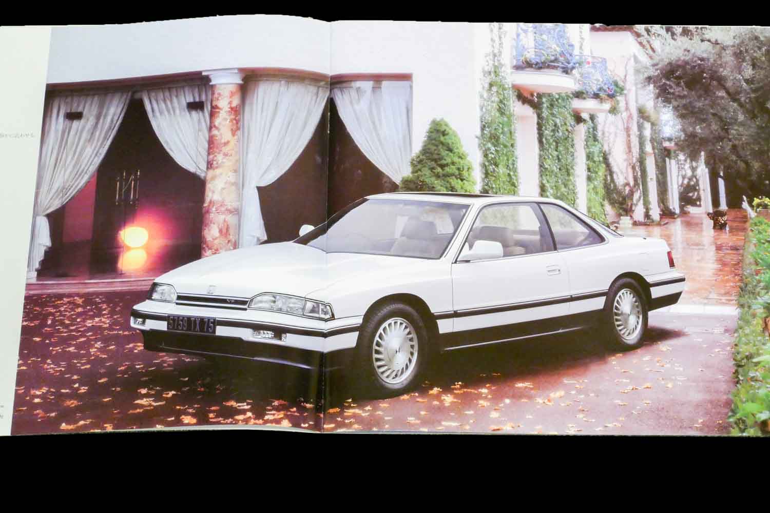 ホンダ「レジェンド」のカタログは3部構成の豪華仕様！ ホンダ初の3