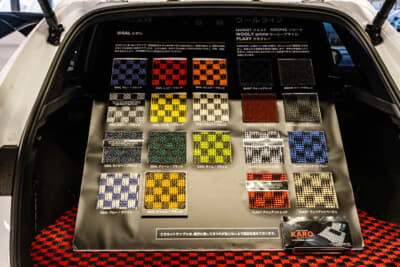 フロアマットのサンプルなどを展示したKARO