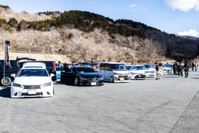 並んでいるクルマを見てもオールジャンルだということがわかるだろう