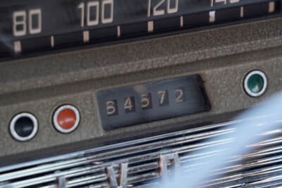 1959年製 ボルボ PV544：走行距離は恐らく2周しているということで、現在は約26万kmを走行。2004年にエンジンは一度オーバーホール。父・章二さんの時代にマイルからkm表示のメーターへと交換しているそうだ