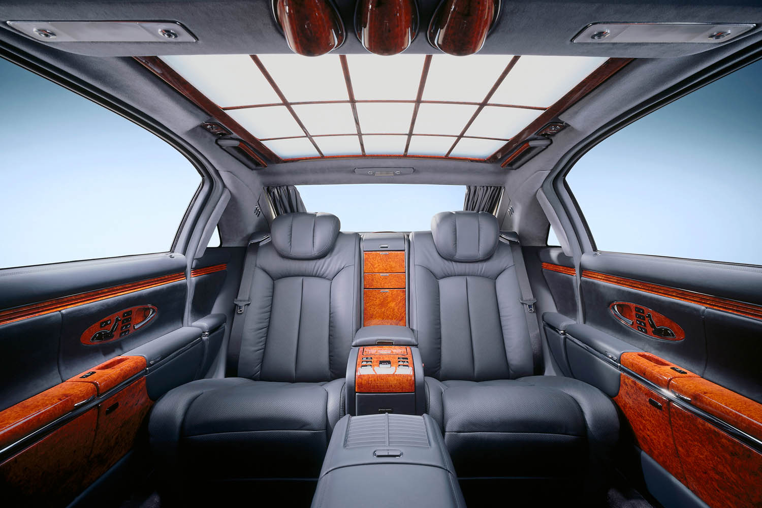 11-1_AMW_250326_Mercedes-