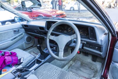 日産 シルビア 2000ZSE-X：MOMOのステアリングを装着