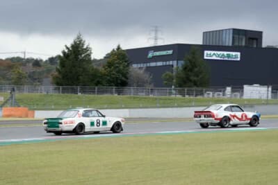 各コーナーで往年のレースシーンが再現された