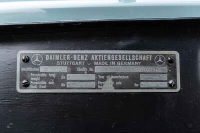 15万6000ドル（邦貨換算約2430万円）で落札されたメルセデス・ベンツ「190SL ロードスター」（C）Bonhams