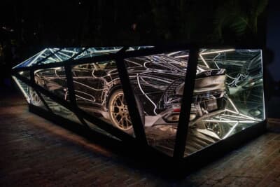 Reflections of Speed：英米を拠点とするアーティストのアンソニー・ジェームズ氏によって制作された