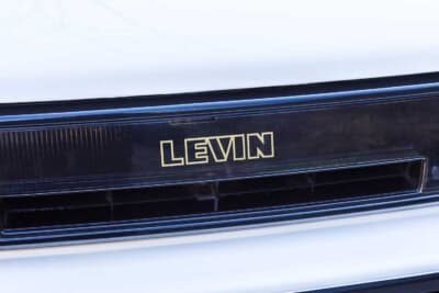 トヨタ カローラレビン GT:フロントグリルは苦労して新品を入手して交換したという