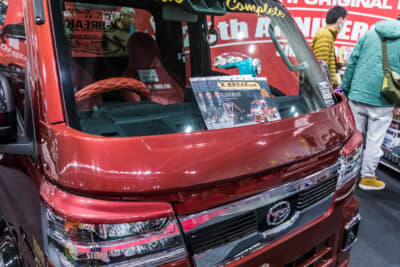 K-BREAKのダイハツ ハイゼットジャンボ 後期型：窓下にはワイパーカウルが備わる