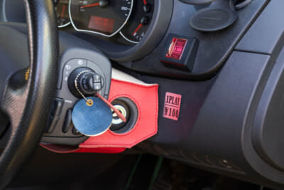 ルノー カングー クルール：ゲームセンターのような「1プレイ100円」の演出も楽しげだ