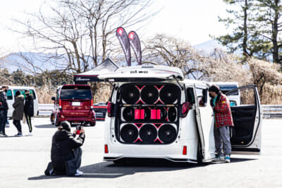 オーディオ系のカスタム車両も多数見受けられた