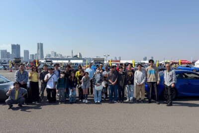 U-18運転予備校の参加者と記念撮影