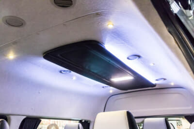 レガンス ハイエース ファインテックツアラー コンプリートカー：車内空間が広いということでアルファードなどから乗り換える人もいるという