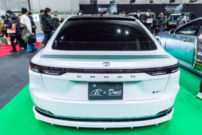 P's×Duexの製作したトヨタ クラウンセダン:エイムゲインのリアアンダースポイラーを装着