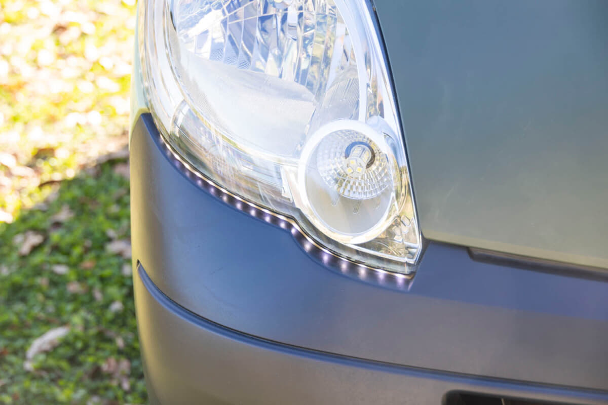 ルノー カングー クルール：フロントヘッドライトの中にデイライトを仕込んでいる