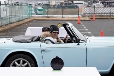 1965年製トライアンフ TR4A:オートテストでは車庫入れからの射的もあり楽しませてくれる。こちらはコ・ドライバーの松澤さんが担当し狙いを定める