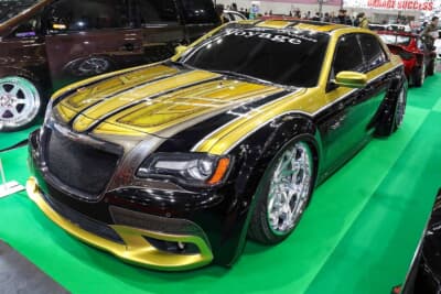 クライスラー 300C SRT8：兵庫県明石市にファクトリーを構える「トータルカープロデュースヴォヤージュ」が製作