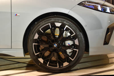 BMW M235 xDrive グランクーペ:オプションの19インチホイールを装着