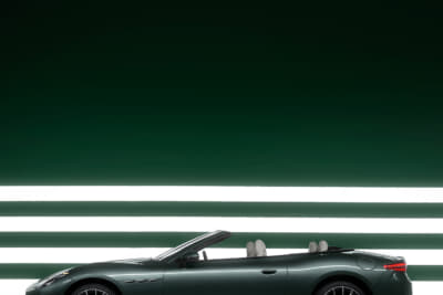 マセラティ グランカブリオ:0-100km/h加速は4秒を誇る