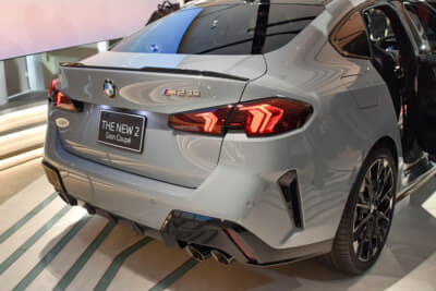 BMW M235 xDrive グランクーペ:スポーティさを印象付けるリアディフューザーが特徴的