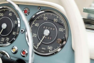 15万6000ドル（邦貨換算約2430万円）で落札されたメルセデス・ベンツ「190SL ロードスター」（C）Bonhams