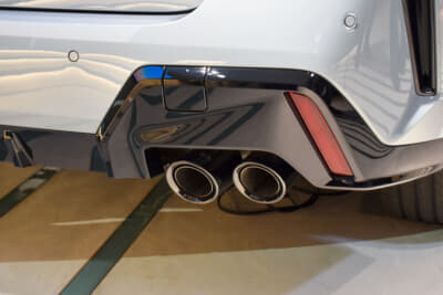 BMW M235 xDrive グランクーペ:マフラーは2本出し