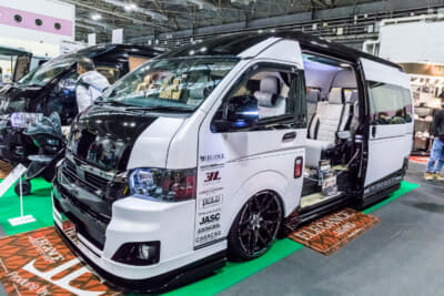 レガンス ハイエース ファインテックツアラー コンプリートカー：ベースとなっているのは、トヨタ車体がハイエースを架装したビジネス送迎車