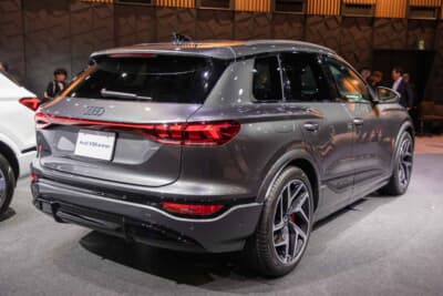 アウディ SQ6 e-tron：リアエンドはダイナミックに絞り込んでいる