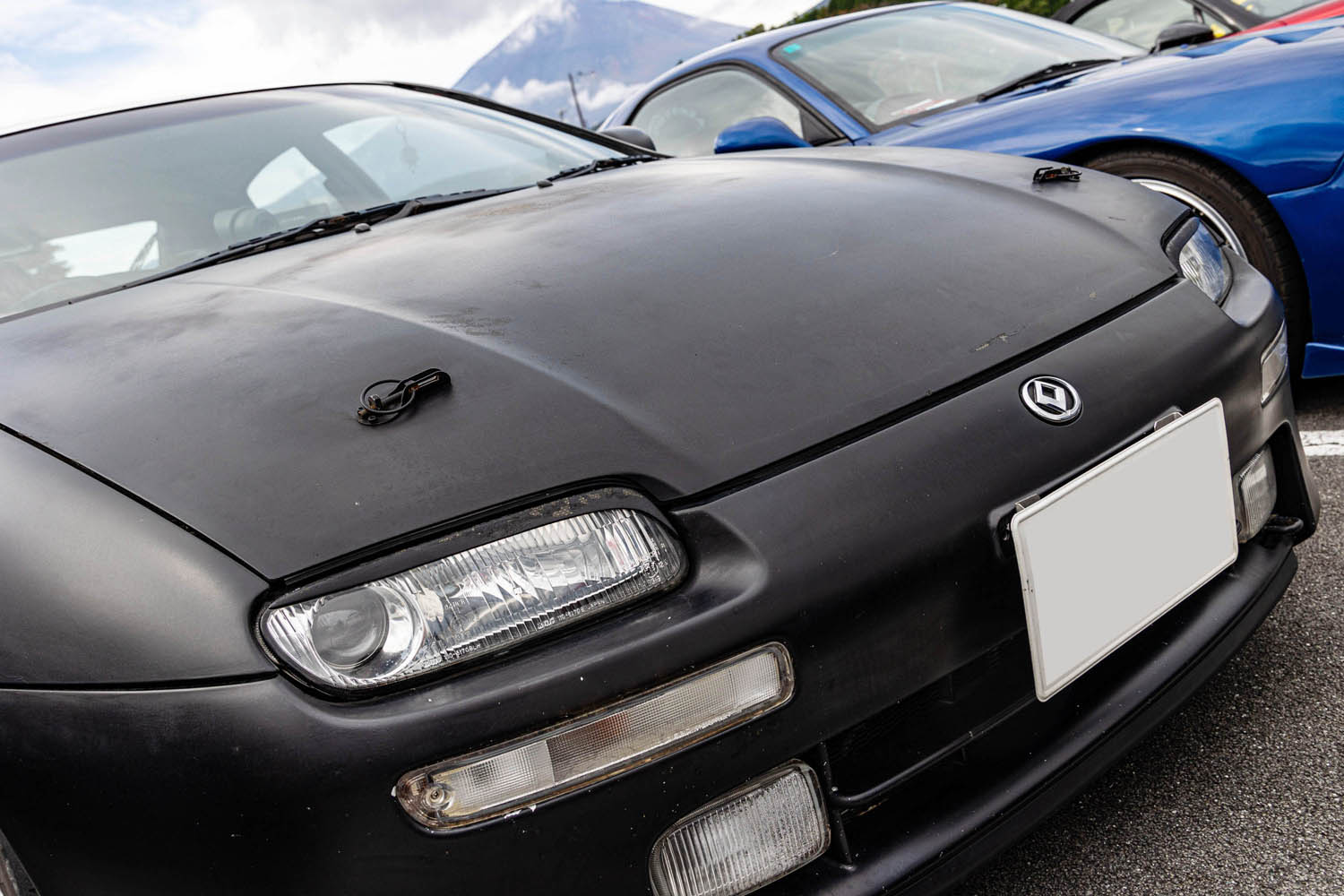 20年乗り続けるマツダ「ランティス」はスプレー12本でDIY塗装！ 通勤
