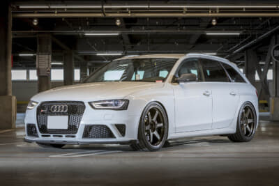 ボディカラーはスズカグレーをセレクトするアウディ RS4 アバント