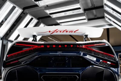 ブガッティ W16ミストラル：世界限定99台の最初の2台が納車された