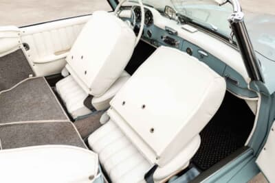 15万6000ドル（邦貨換算約2430万円）で落札されたメルセデス・ベンツ「190SL ロードスター」（C）Bonhams