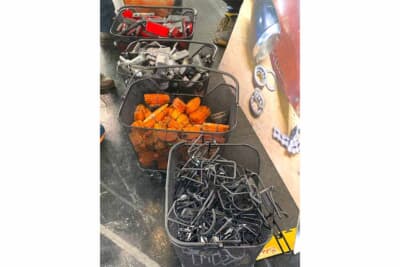 さまざまなパーツ類もお買い得に購入できるのもイベントの魅力