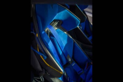 マセラティ GT2 ストラダーレ：サベルト製バケットシートを装着する