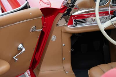 132万5000ドル（邦貨換算約2億670万円）で落札されたメルセデス・ベンツ「300SL ロードスター」（C）Courtesy of RM Sotheby's