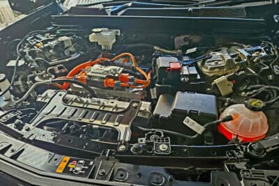 キャデラック オプティック：コンバーターや補機類用バッテリなどを搭載