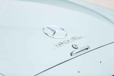 15万6000ドル（邦貨換算約2430万円）で落札されたメルセデス・ベンツ「190SL ロードスター」（C）Bonhams