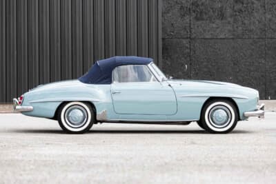 15万6000ドル（邦貨換算約2430万円）で落札されたメルセデス・ベンツ「190SL ロードスター」（C）Bonhams