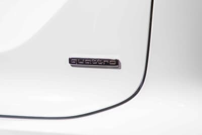 アウディ Q6 e-tron：リアハッチにはクワトロのエンブレムが備わる
