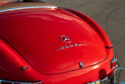 132万5000ドル（邦貨換算約2億670万円）で落札されたメルセデス・ベンツ「300SL ロードスター」（C）Courtesy of RM Sotheby's