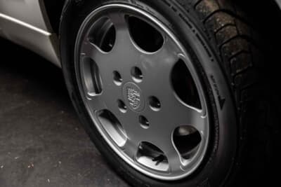 14万3750ユーロ(邦貨換算約2300万円)で落札されたポルシェ「928 S4 クラブスポーツ プロトタイプ」(C)Courtesy of RM Sotheby's