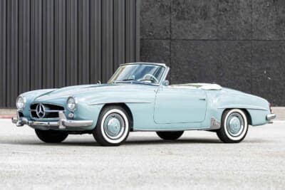 15万6000ドル（邦貨換算約2430万円）で落札されたメルセデス・ベンツ「190SL ロードスター」（C）Bonhams