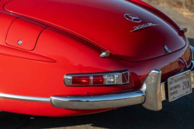 132万5000ドル（邦貨換算約2億670万円）で落札されたメルセデス・ベンツ「300SL ロードスター」（C）Courtesy of RM Sotheby's