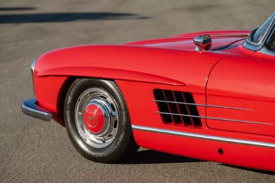 132万5000ドル（邦貨換算約2億670万円）で落札されたメルセデス・ベンツ「300SL ロードスター」（C）Courtesy of RM Sotheby's